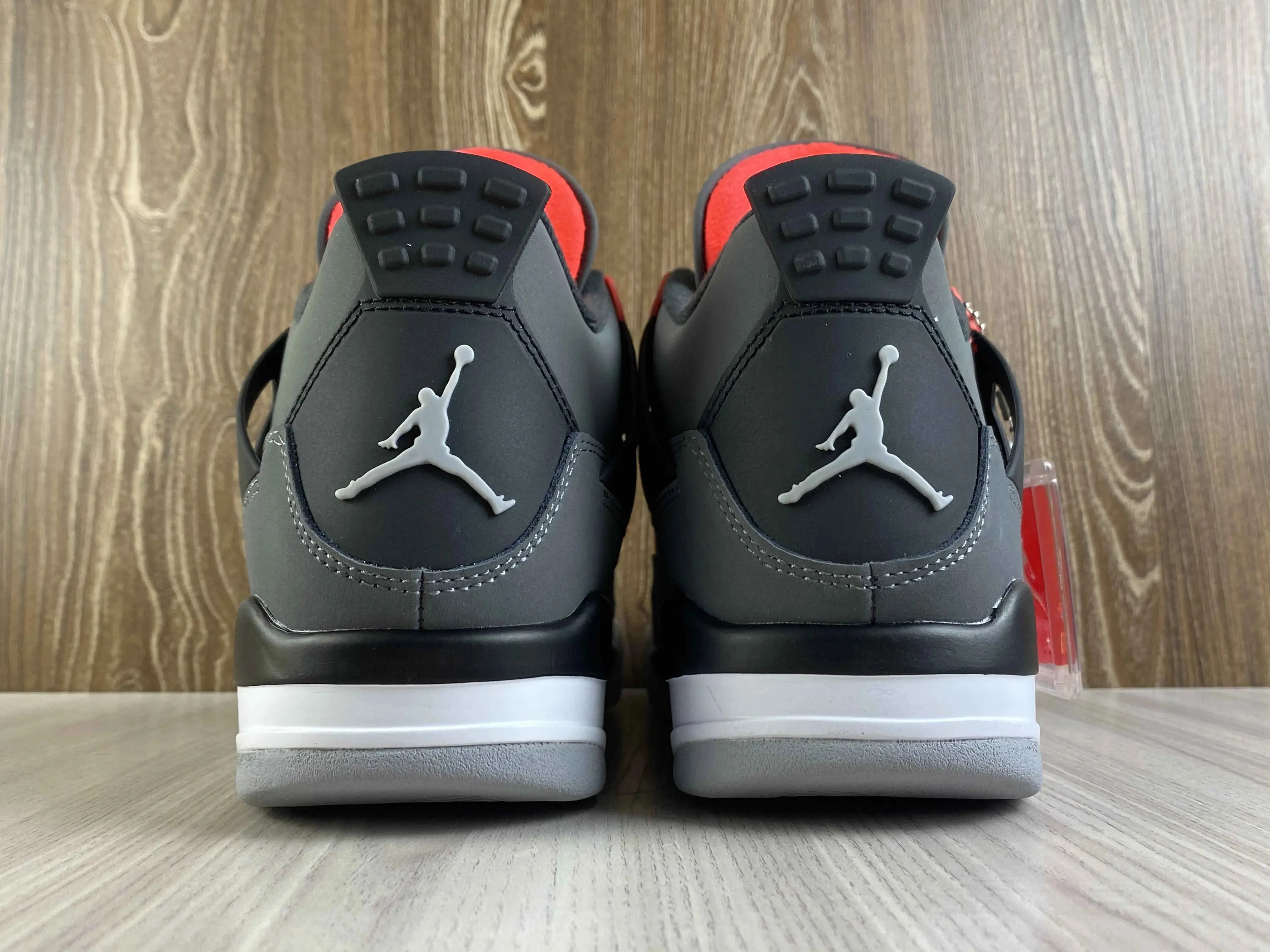 Classic Retro 4 Sneakers - Infrared