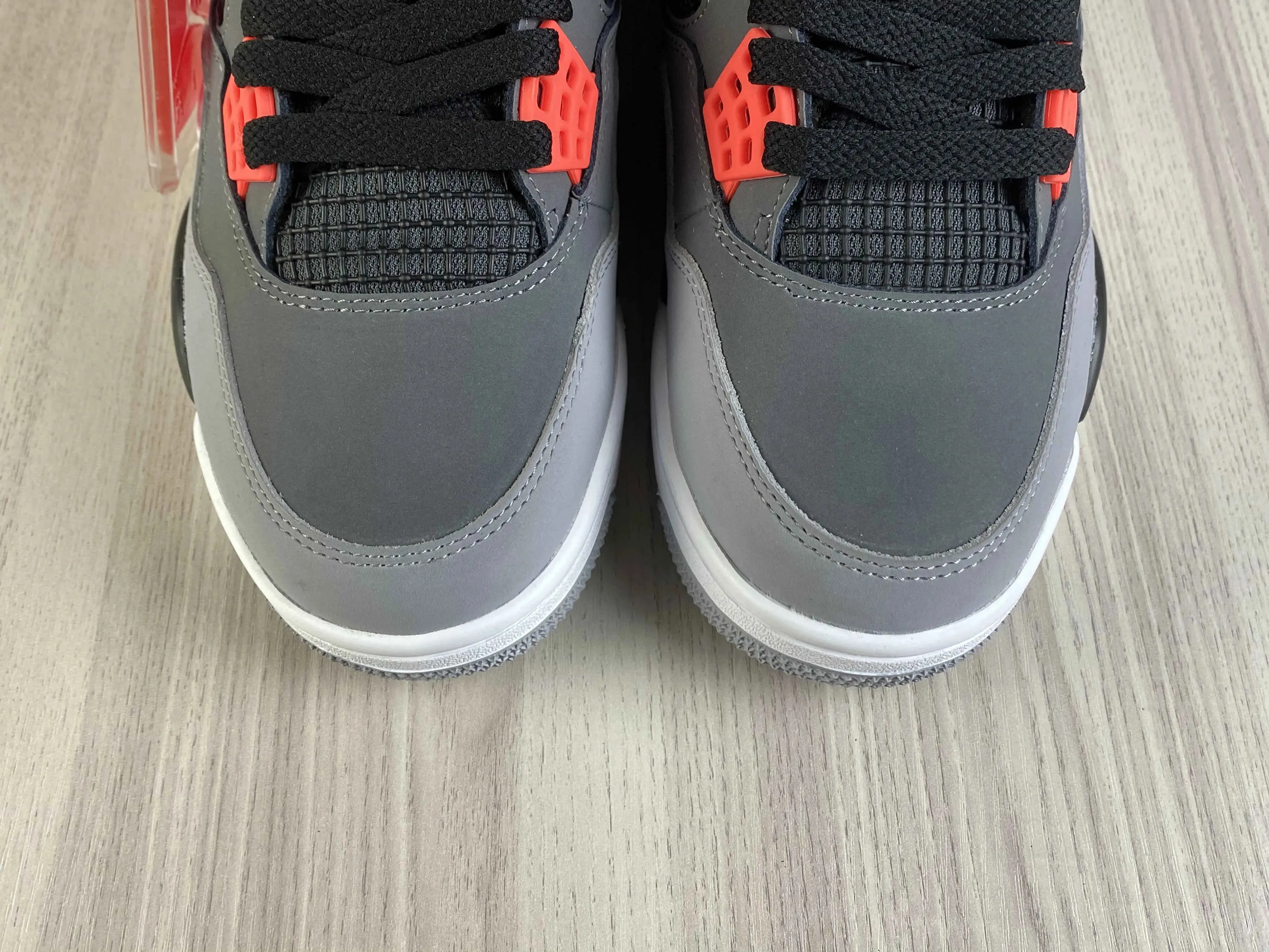 Classic Retro 4 Sneakers - Infrared