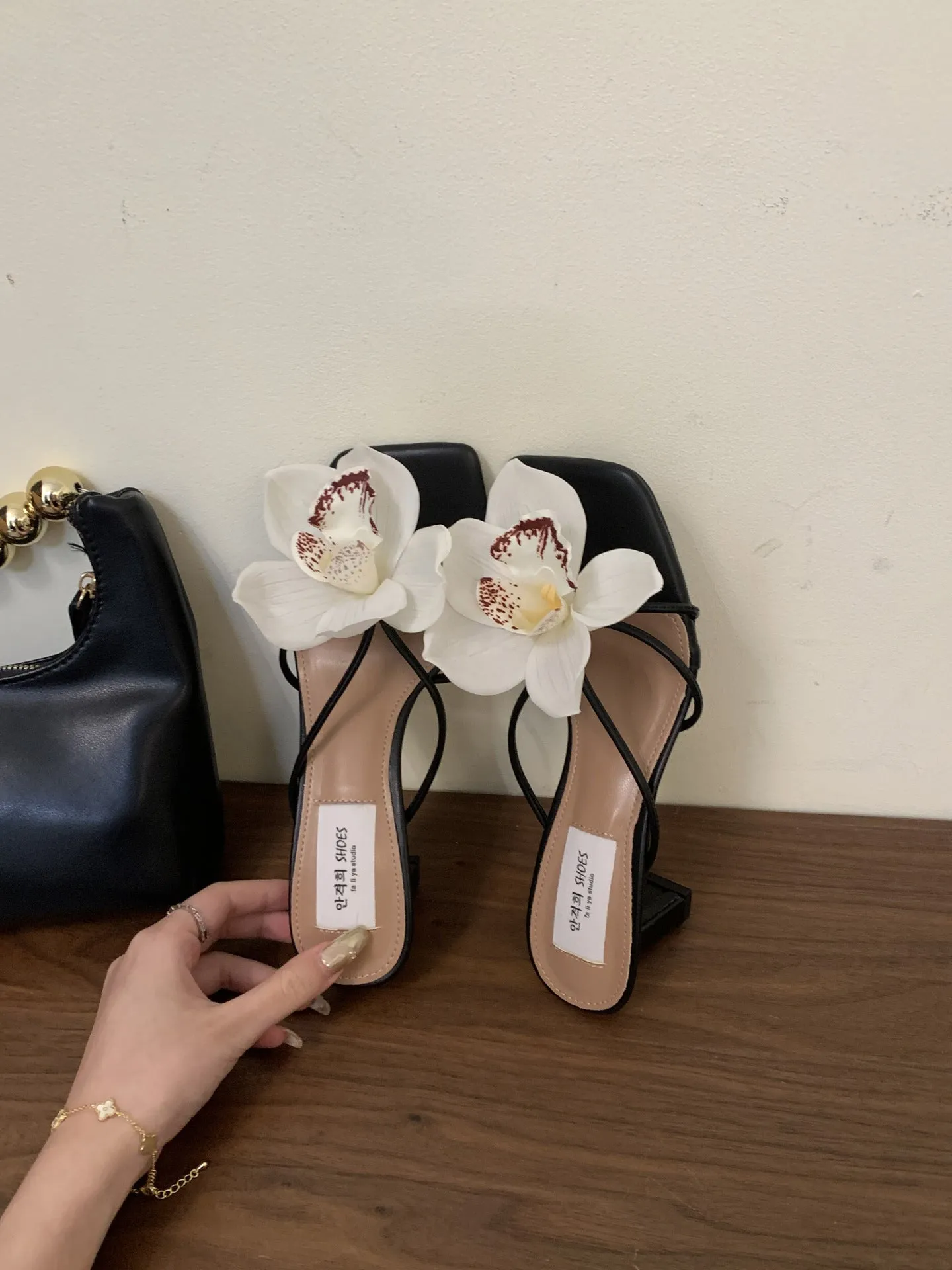 French-style Detachable Flower Flip-toe Roman heels