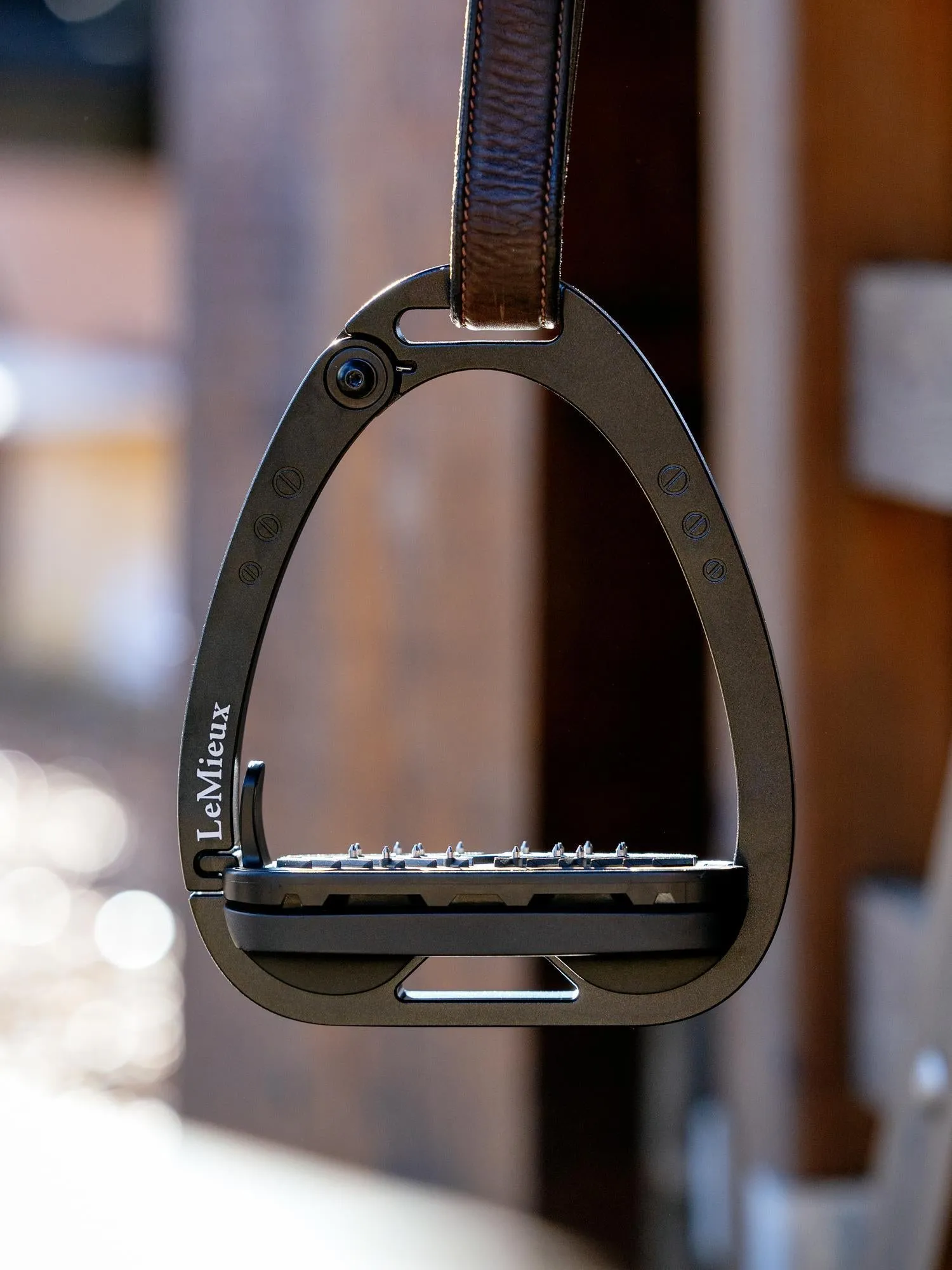 LeMieux Vector Balance Stirrup New