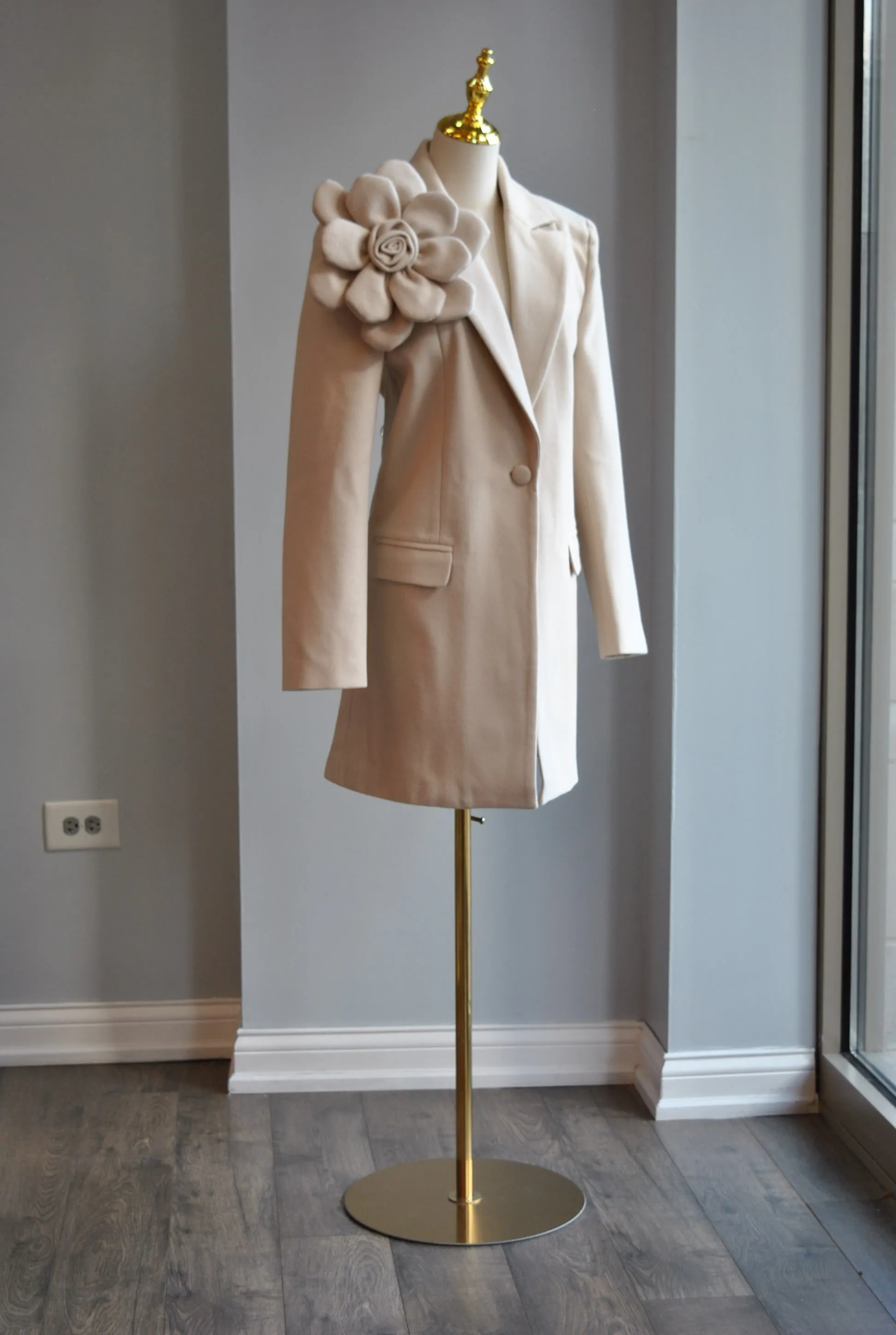 LIGHT BEIGE SPRING COAT WITH A FLOWER