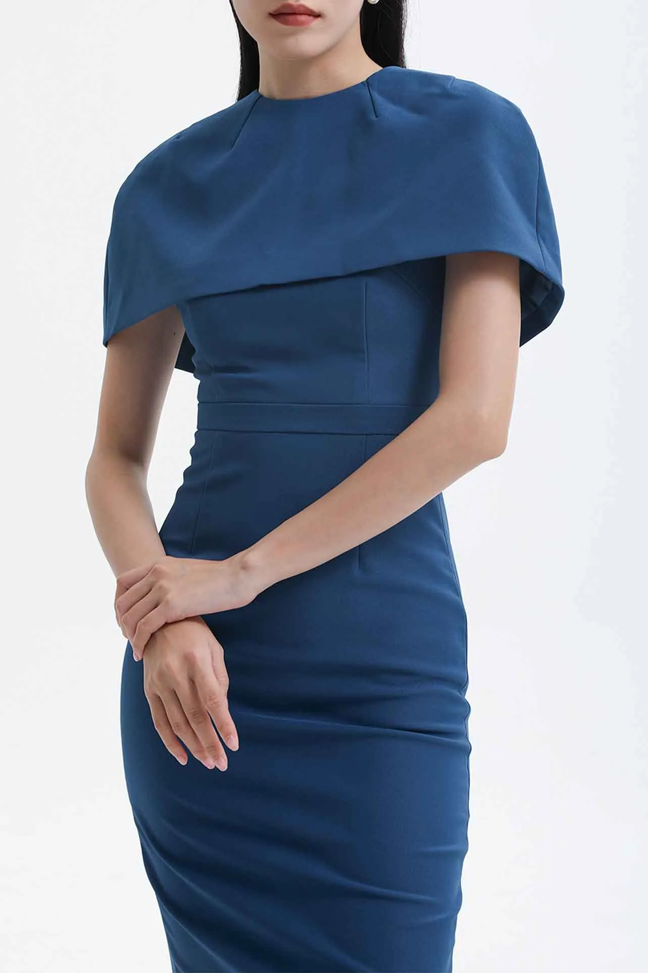 ROUND-NECKLINE DRESS IN DEEP BLUE
